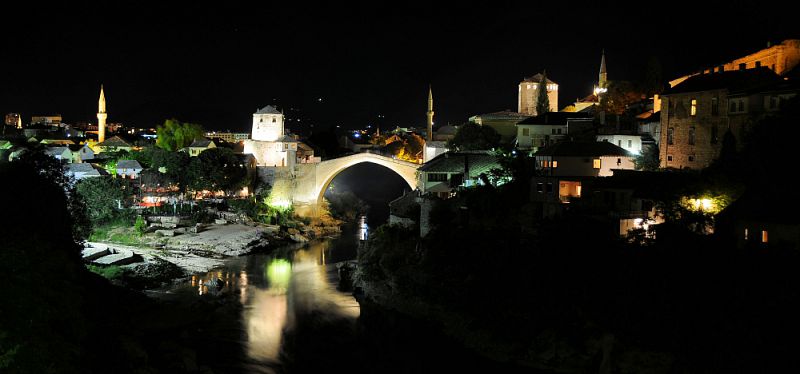 Noční Mostar.